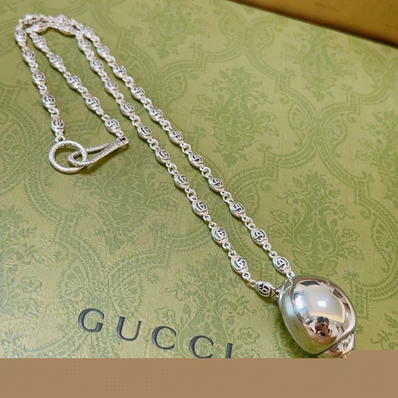 G*u*i necklaces